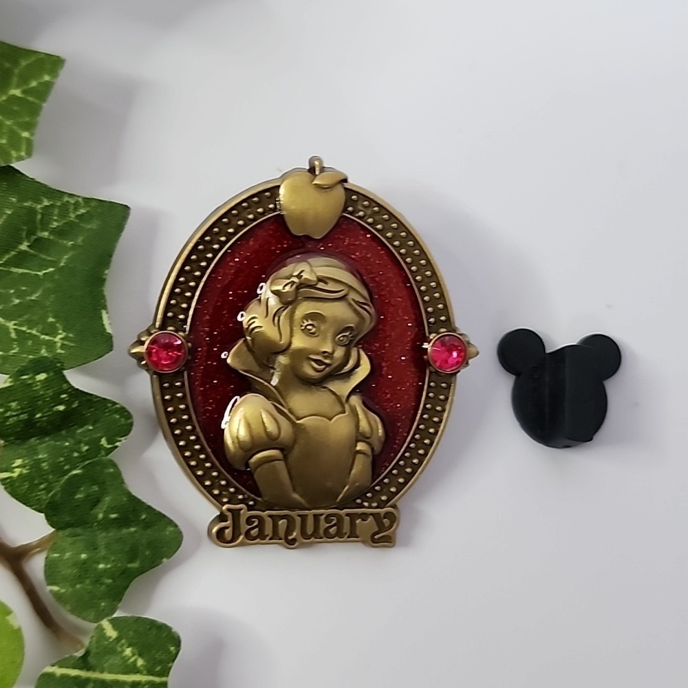 Disney Princess Snow White January Month Garnet Birthstone Pin NIB